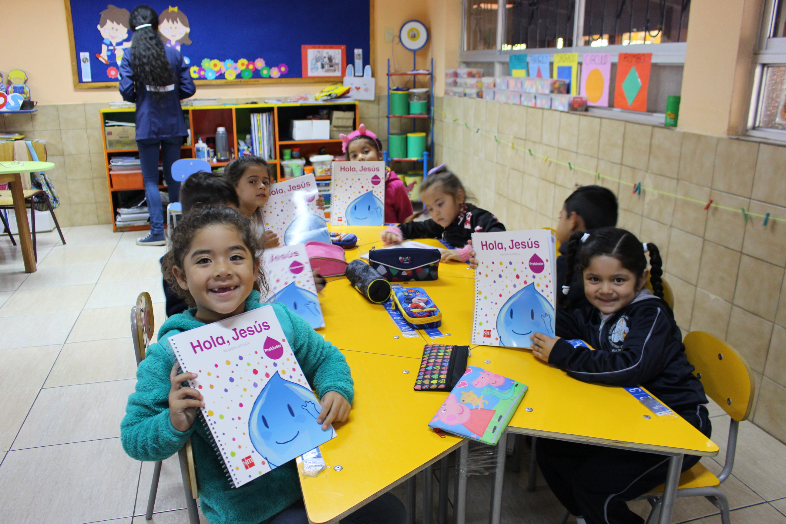 Entrega Libros de Religión Prekinder-Kinder