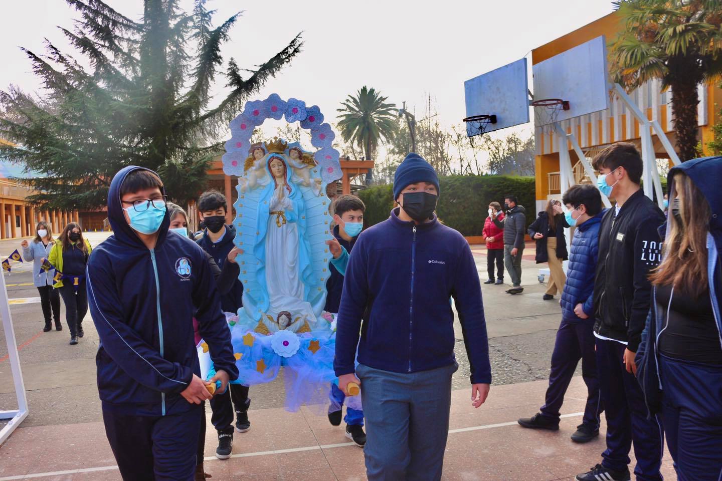 FELIZ DÍA A LA COMUNIDAD DE NUESTRO COLEGIO