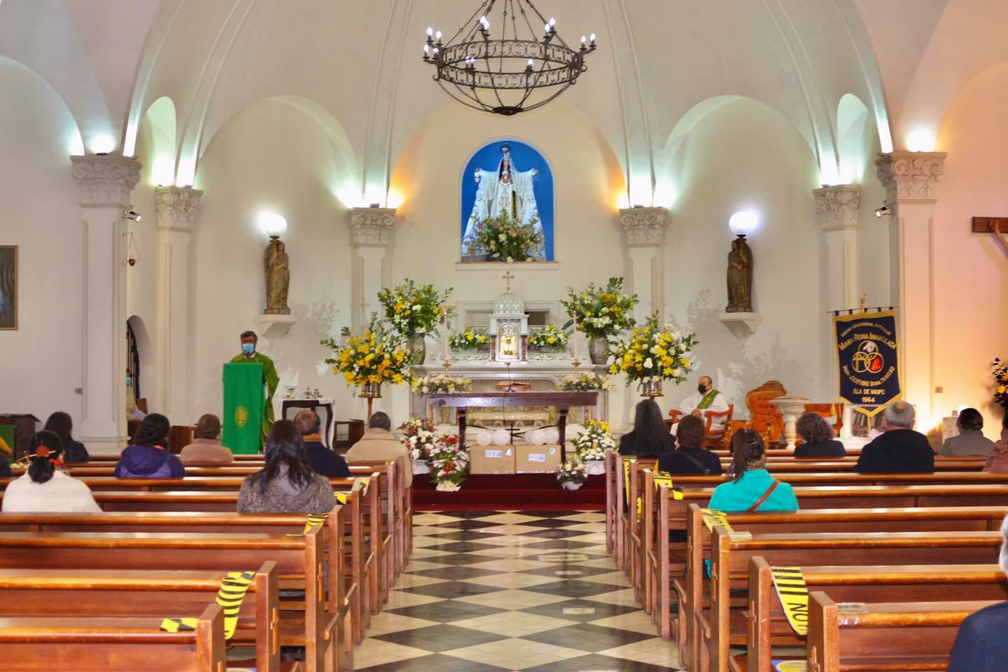 EUCARISTÍA EN HONOR A MARÍA REINA