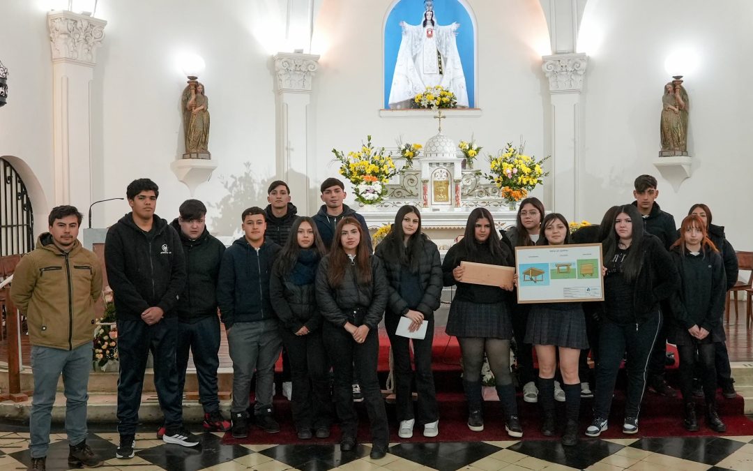 EUCARISTÍA 3ro Medio MUEBLES Y TERMINACIONES EN MADERA
